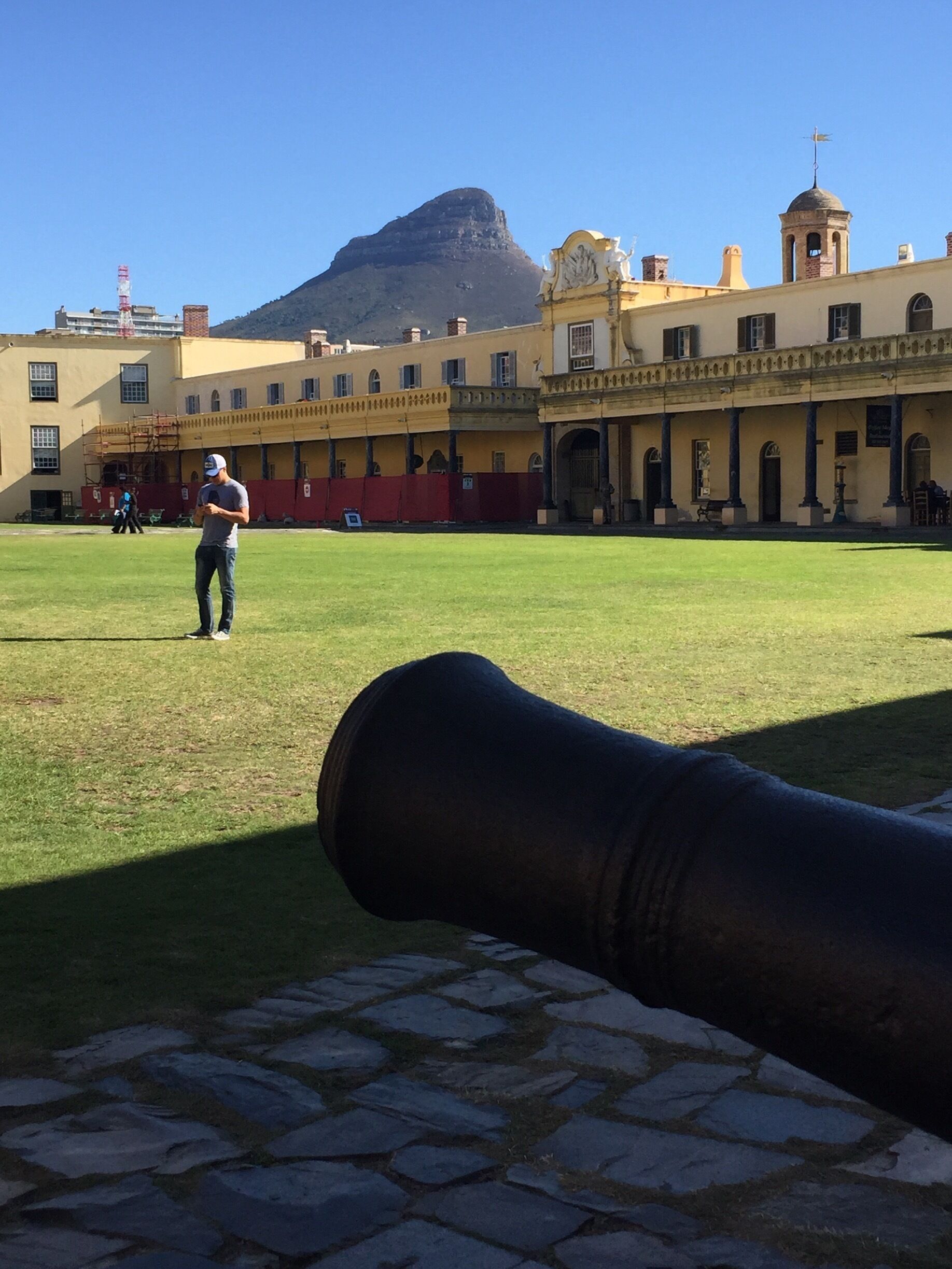Built by the Dutch East India Company from 1666-1679 as a maritime replenishment station, the Castle of Good Hope now serves as an impressive military museum. Guided tours are available at 11, 12 and 2 pm and the key ceremony occurs at 10 am and noon. #capetown