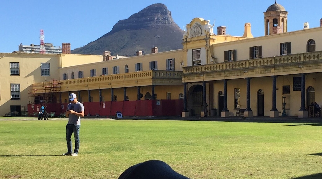 Built by the Dutch East India Company from 1666-1679 as a maritime replenishment station, the Castle of Good Hope now serves as an impressive military museum. Guided tours are available at 11, 12 and 2 pm and the key ceremony occurs at 10 am and noon. #capetown