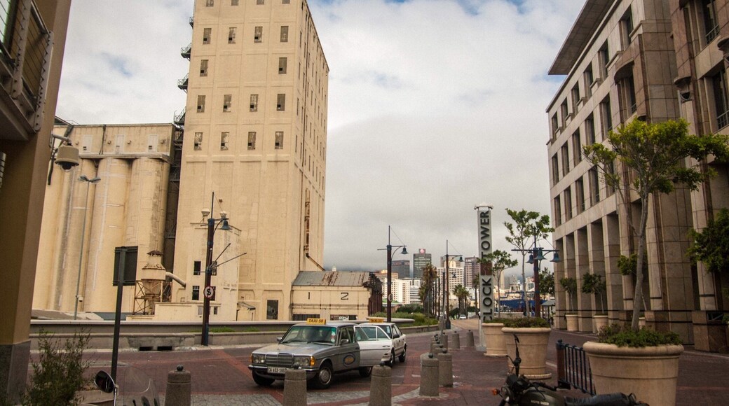 I wasn’t particularly sensible about how I spent my limited time in Cape Town, South Africa 🇿🇦- such are the perils of not planning! This is pretty much the best view I got of Table Mountain. It’s behind that cloud somewhere...I think.
#LifeAtExpedia