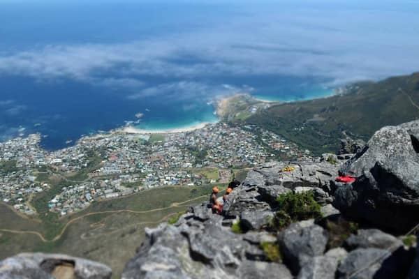 The beautiful blend of land, sea and sky! Breathtaking views from the Table Mountain.
Do you spot those brave hikers? #loveSouthAfrica