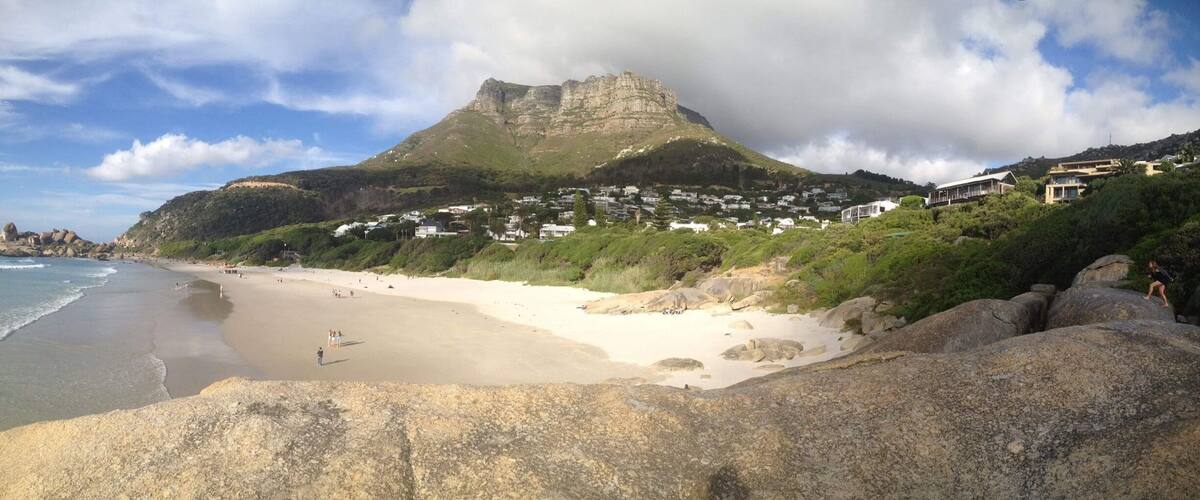 Tucked away with clear water, Llandudno is a hidden gem. Perfect for surfing, relaxing or bouldering, you can basically stay here all day. #greatoutdoors #beach #southaftica #capetown
#nature