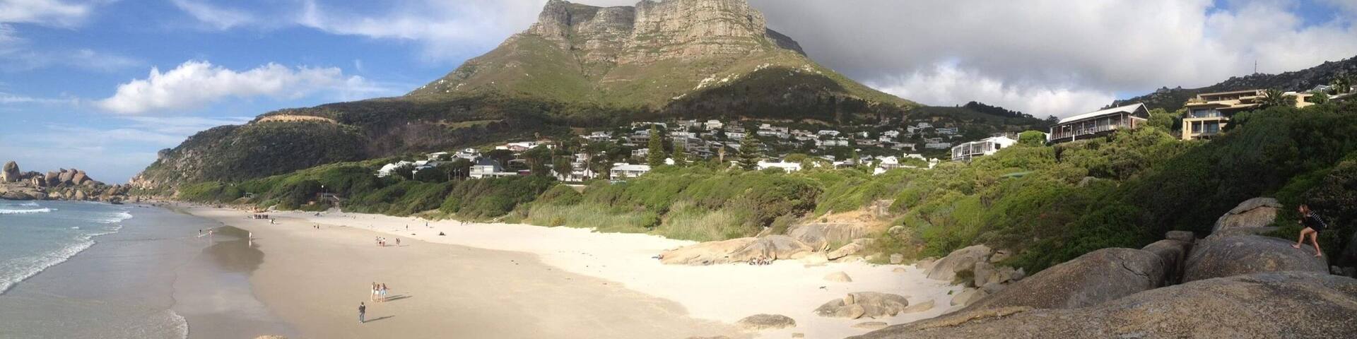 Tucked away with clear water, Llandudno is a hidden gem. Perfect for surfing, relaxing or bouldering, you can basically stay here all day. #greatoutdoors #beach #southaftica #capetown
#nature