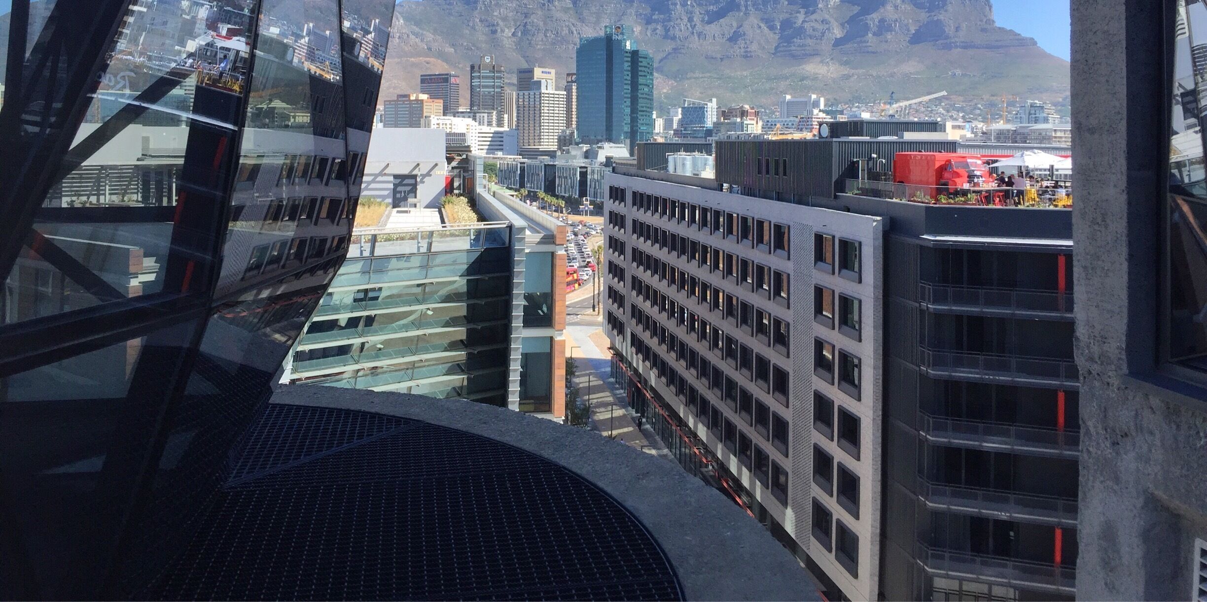 If you get the chance to visit the Zeitz at all, make sure to go to the roof top! Gorgeous architecture, views of the city, and of table mountain. #aboveitall #capetown #southafrica #architecture 