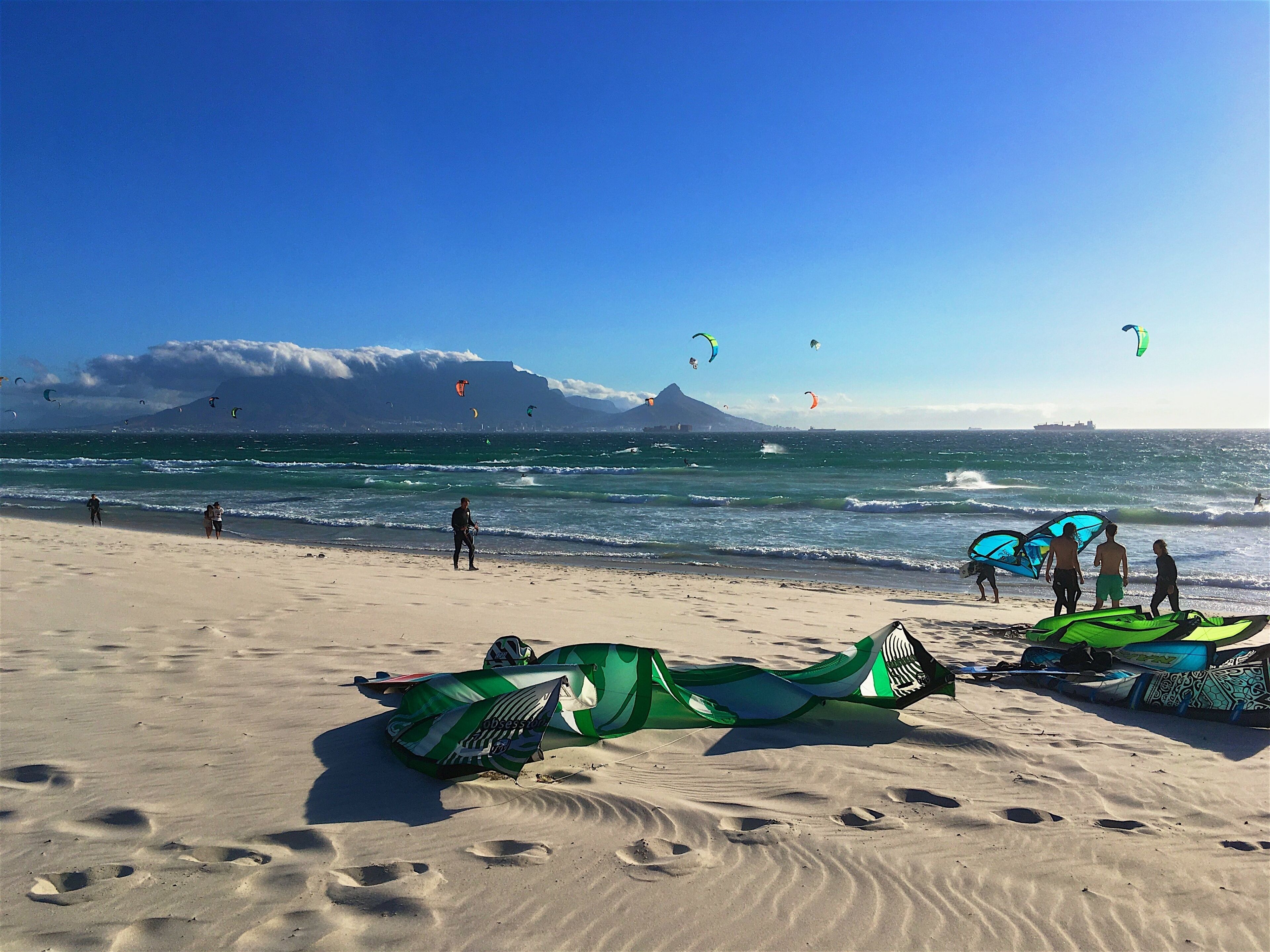 One of the best places to kite surf in South Africa is Bloubergstrand Beach. The prevailing winds and the summer sun attracts every year lots of international tourists. It's a beautiful white sand beach and the best part is the stunning view of the iconic Table Mountain, one of the natural wonders of the world #BeachTips 