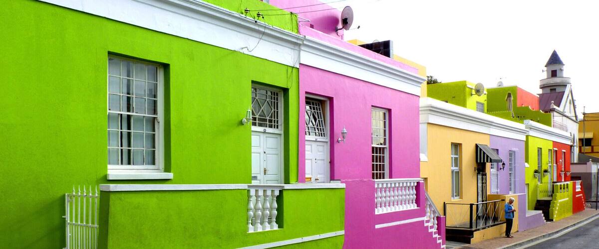Many descendants of slaves from Malaysia and other countries live in the colourful Bo-Kaap neighbourhood in Cape Town. #colorful