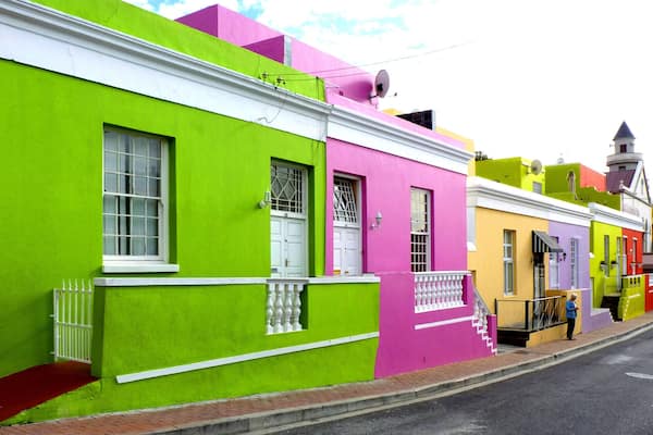Many descendants of slaves from Malaysia and other countries live in the colourful Bo-Kaap neighbourhood in Cape Town. #colorful