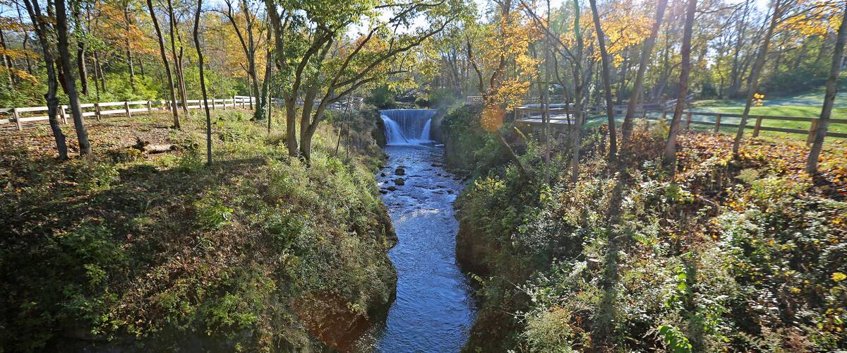 The gorge and fall - Cedar Cliff Falls - Indian Mound Reserve, Ohio