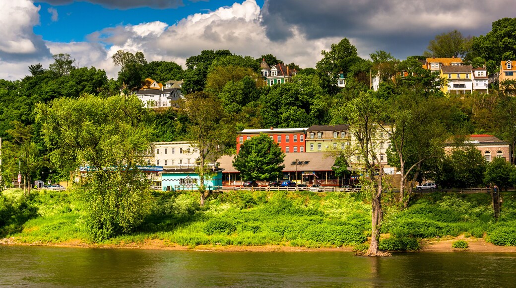 Phillipsburg, New Jersey, seen across the Delaware River from Ea