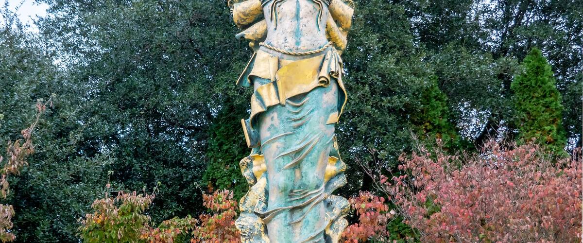 The Civitas statues are beautiful 22 foot-tall sculptures that stand at the intersection of Dave Lyle Blvd. and Gateway Blvd, and in the Rotunda of Rock Hill City Hall.