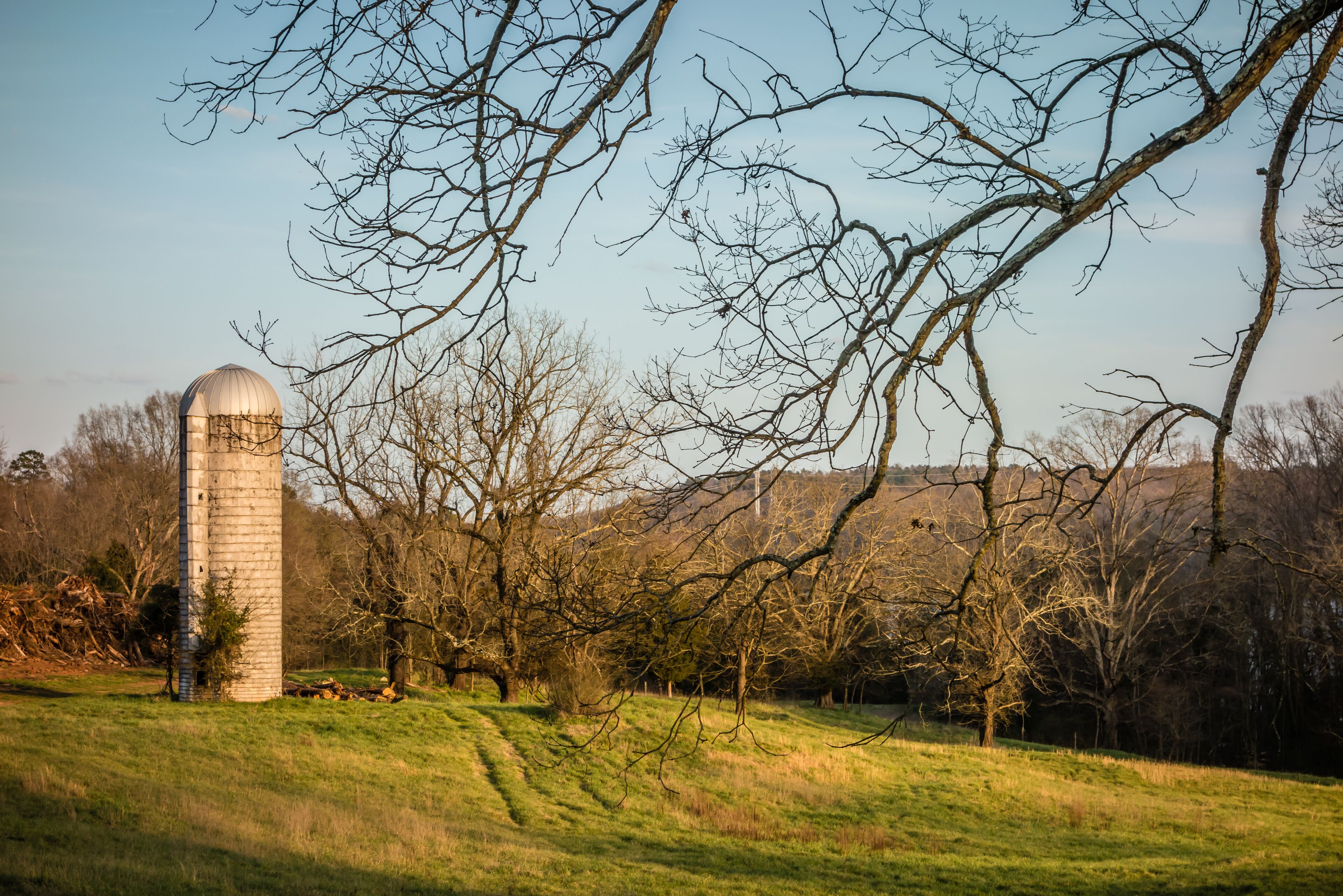 abandoned countryside farm in the afternoon