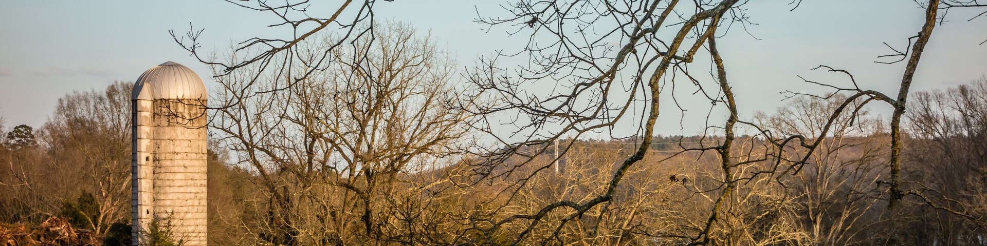 abandoned countryside farm in the afternoon