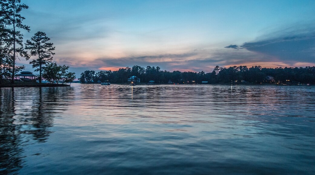 beautiful scenes on lake wateree in south carolina