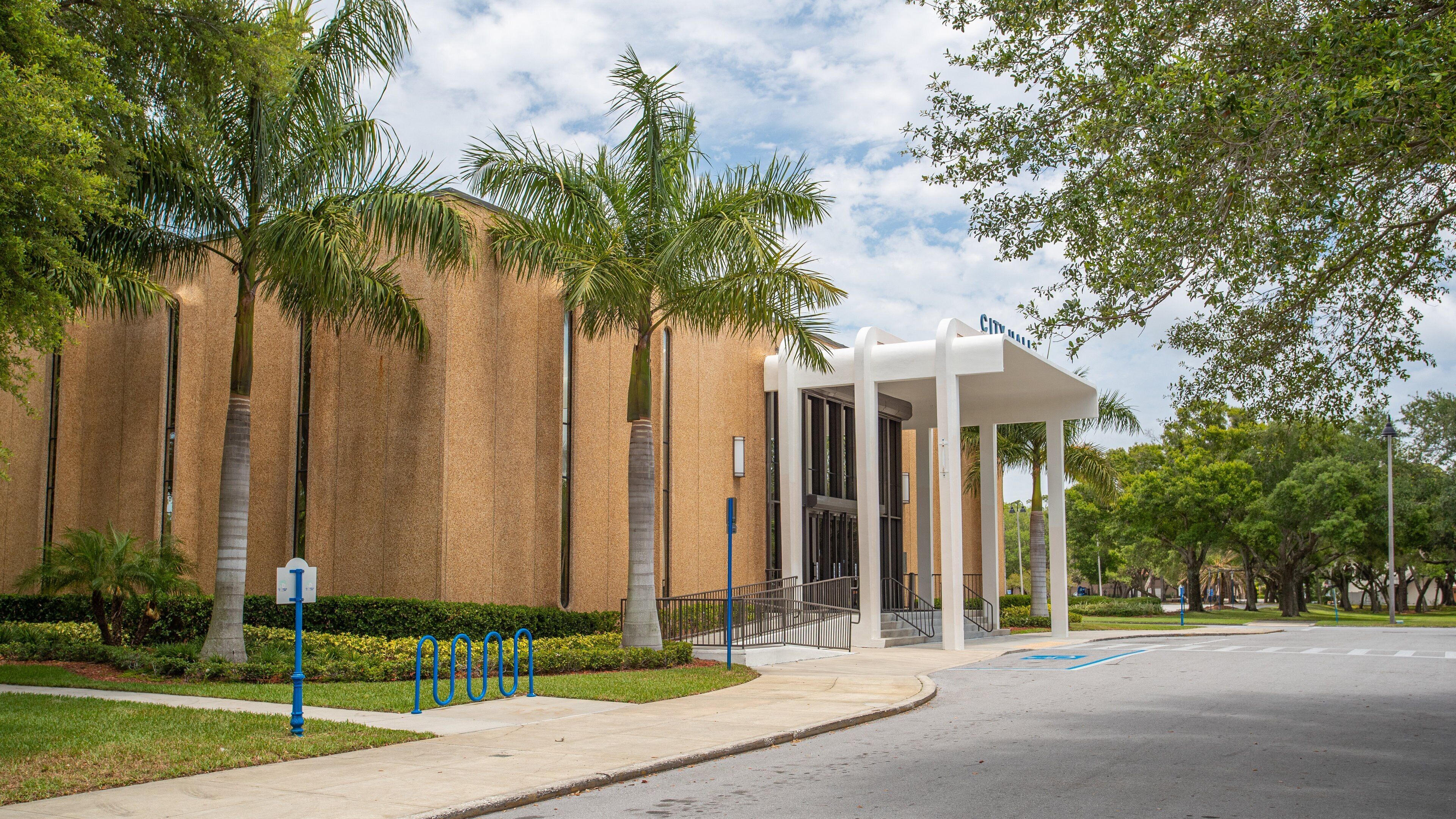 <h2>Top places to stay near the water</h2>