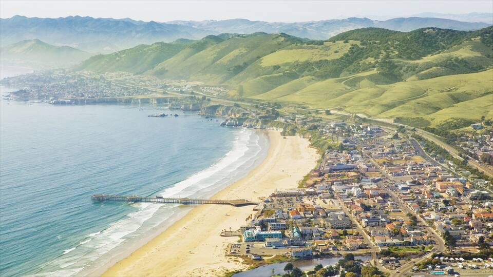 Pismo Beach showing general coastal views, a coastal town and a beach