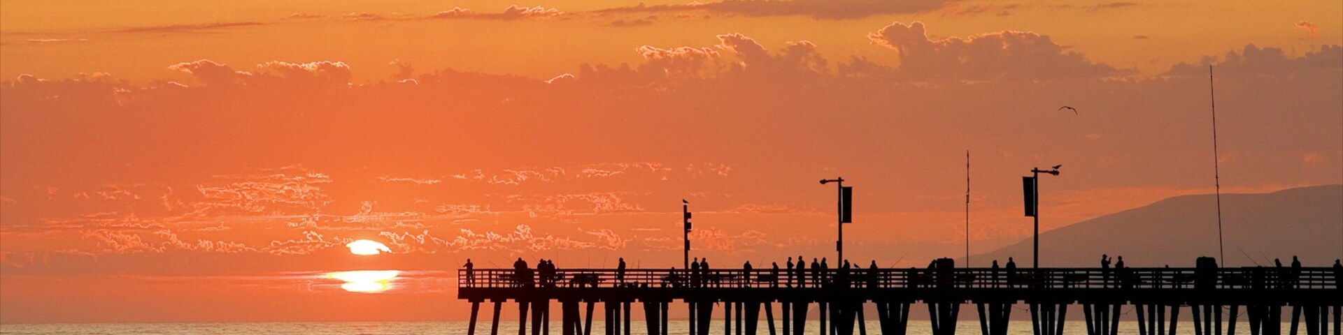 Pismo Beach mostrando vistas de una costa y un atardecer