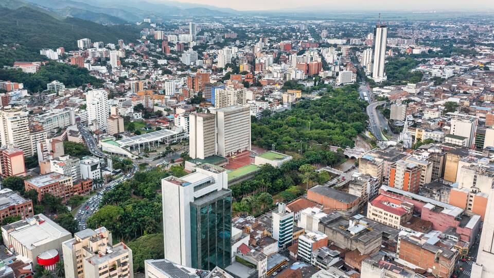 aérea sobre centro oeste de cali colombia