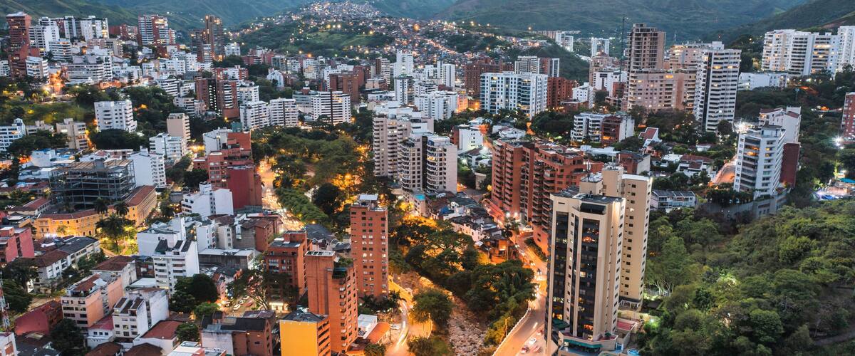 aérea sobre centro oeste de cali colombia
