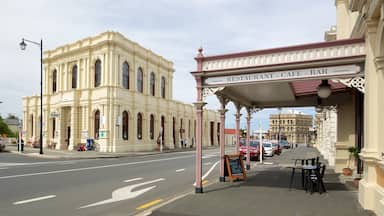 Oamaru showing heritage architecture and street scenes