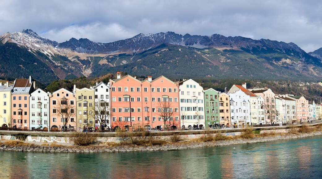 มาเรียฮิลฟ์-เซนต์นิโคลัส