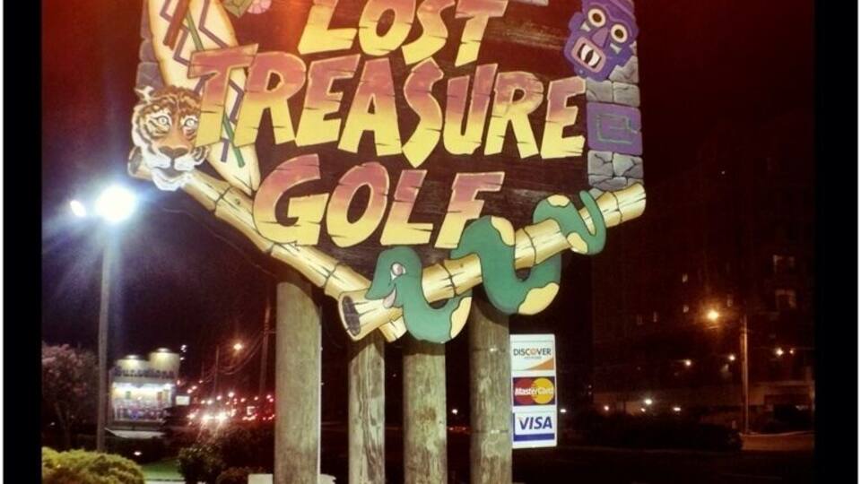 Mini golf. No Ocean City is complete without it. This place is fun with its pseudo-Indy treasure-hunting theme. We went late and avoided the crowds (and hot sun).