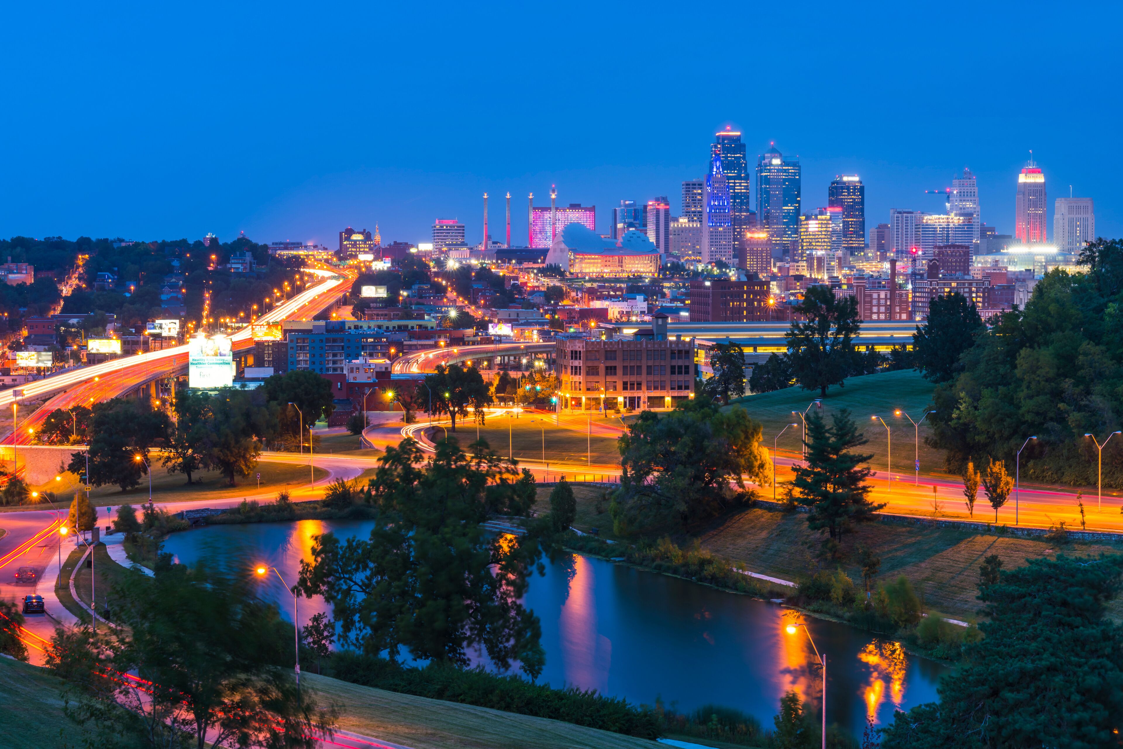 kansas,missouri,usa.  09-15-17, beautiful kansas city skyline at night.