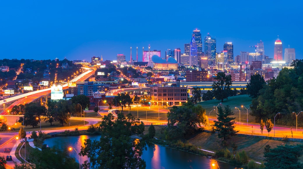 kansas,missouri,usa. 09-15-17, beautiful kansas city skyline at night.