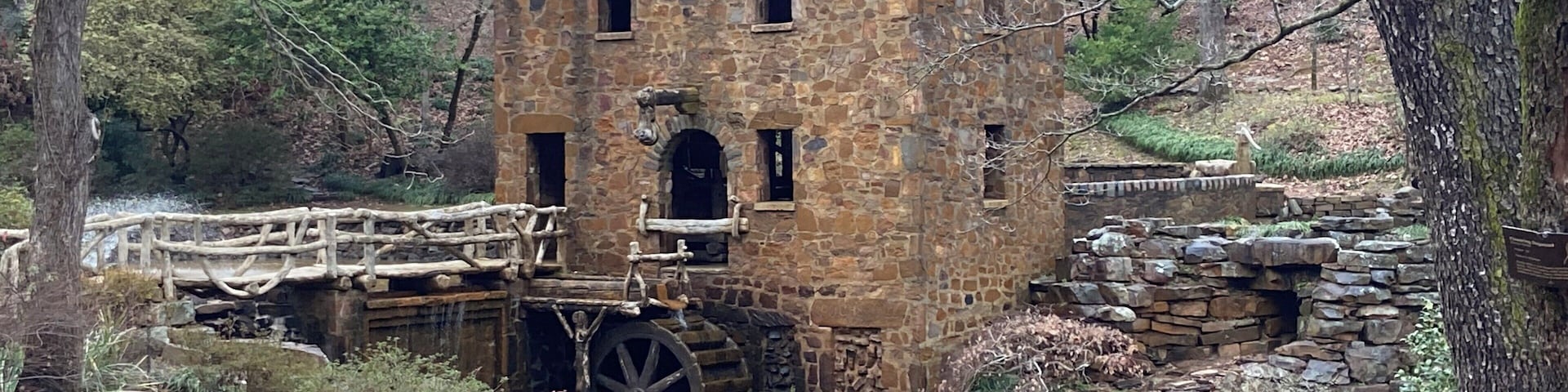 The Old Mill in North Little Rock, Arkansas was built in 1933. It appeared in the opening scene of 1939’s Gone With the Wind
#historyphotocontest #history #theoldmill