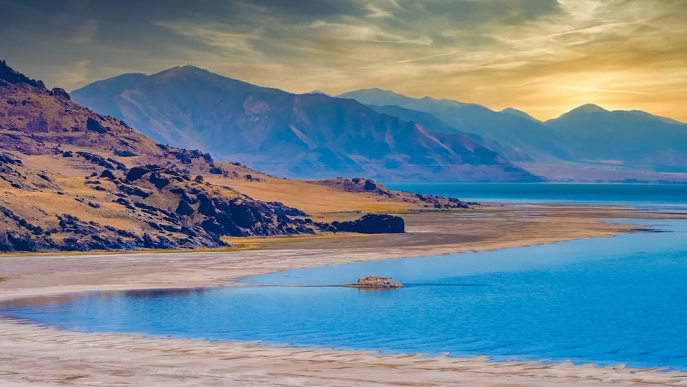 Antelope Island, the largest of ten islands within the Great Salt Lake, Antelope Island State Park, Utah, USA