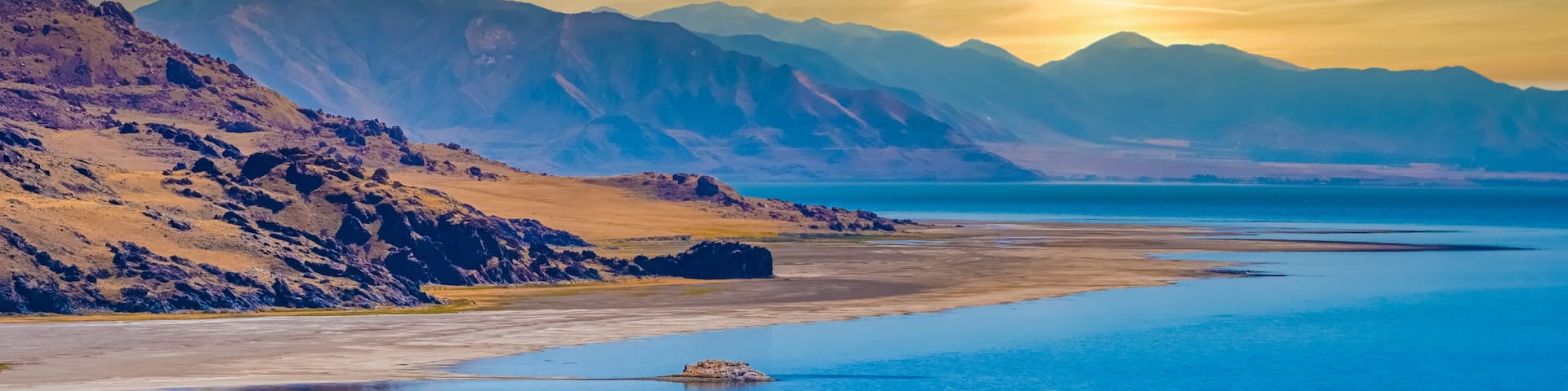 Antelope Island, the largest of ten islands within the Great Salt Lake, Antelope Island State Park, Utah, USA