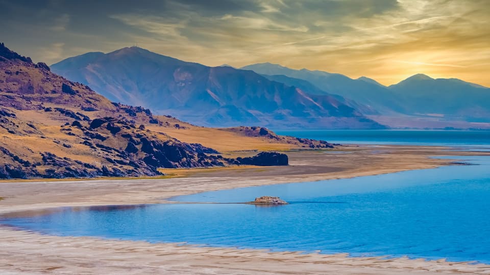 Antelope Island, the largest of ten islands within the Great Salt Lake, Antelope Island State Park, Utah, USA