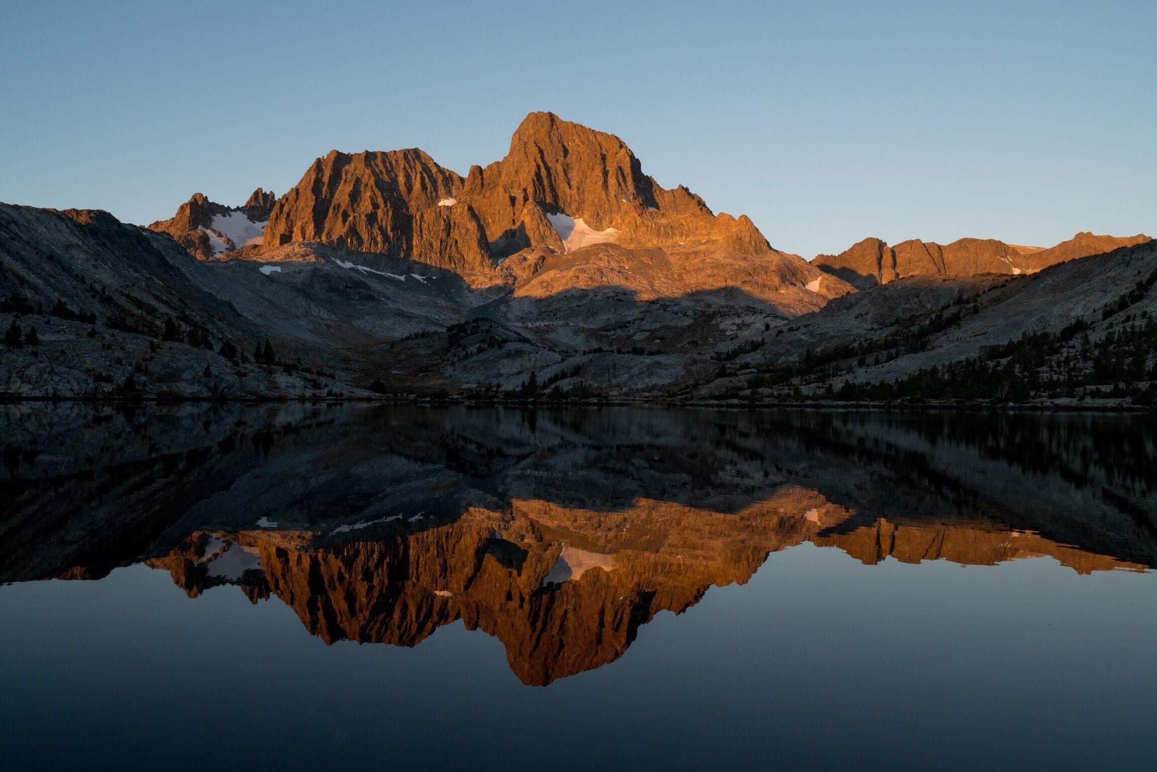 Amazing sunrises out here; check my trip guide on Ediza, Garnet and Thousand Island Lakes in the Northern Cali section of trip guides for more details