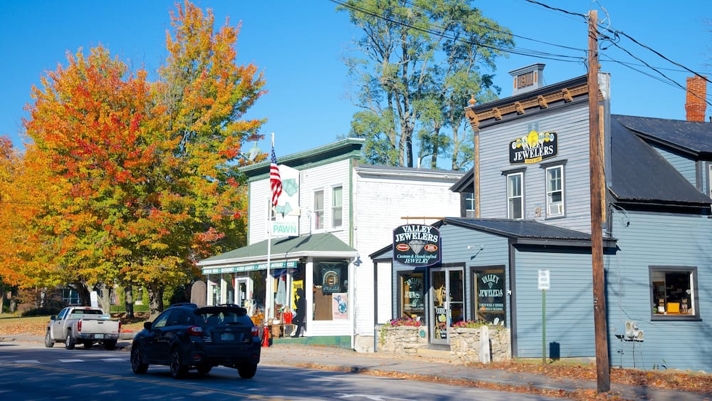 Conway das einen Herbstfarben und Kleinstadt oder Dorf