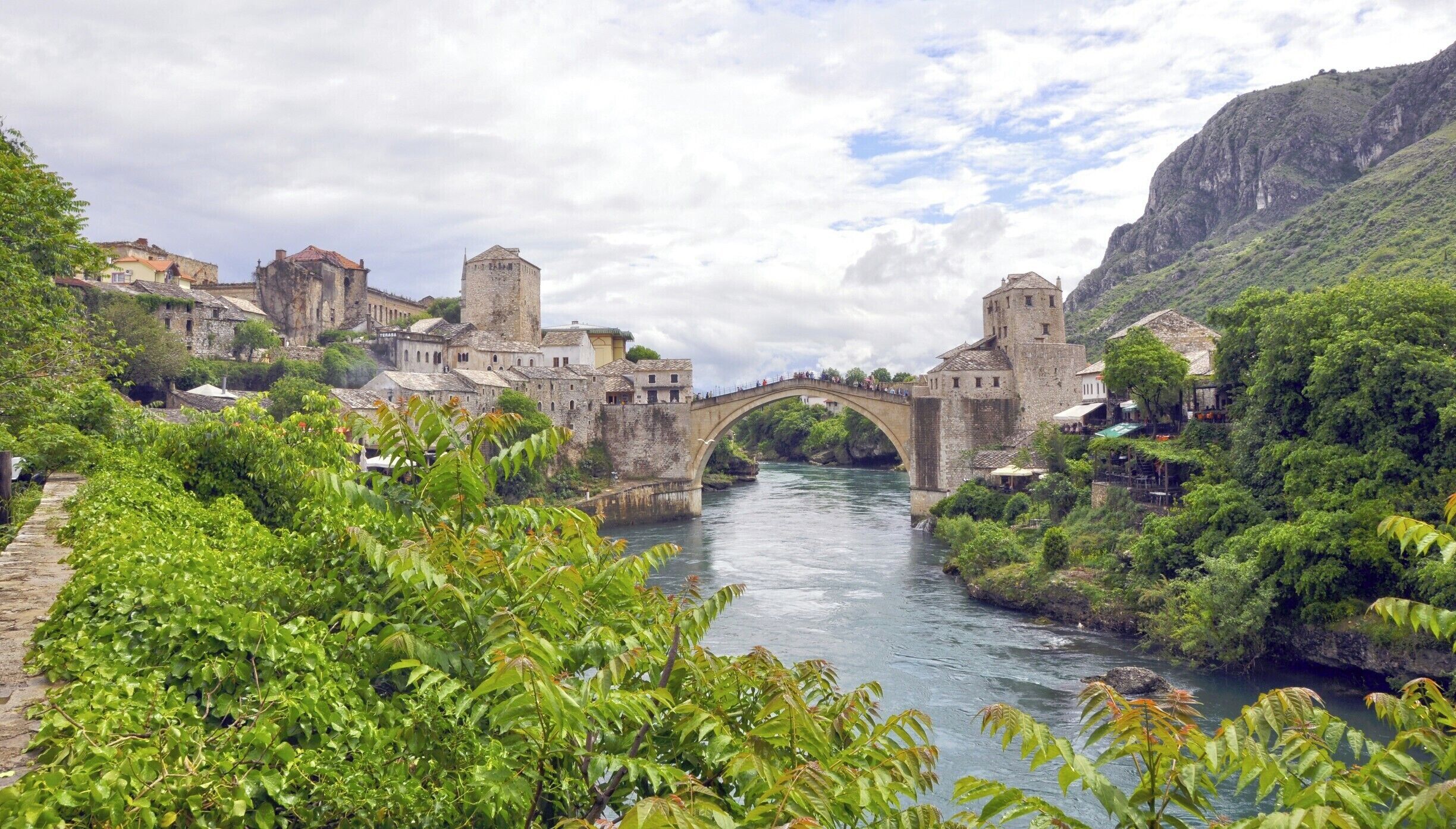 Klasična fotka brez katere ne gre iz Mostarja ...

#Bosnia #Mostar #Bridge #Balkan 
