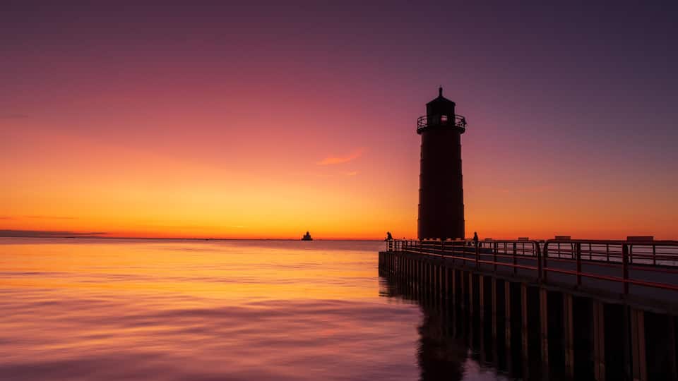 Lighthouse at sunrise on Lake Michigan in Milwaukee, WI