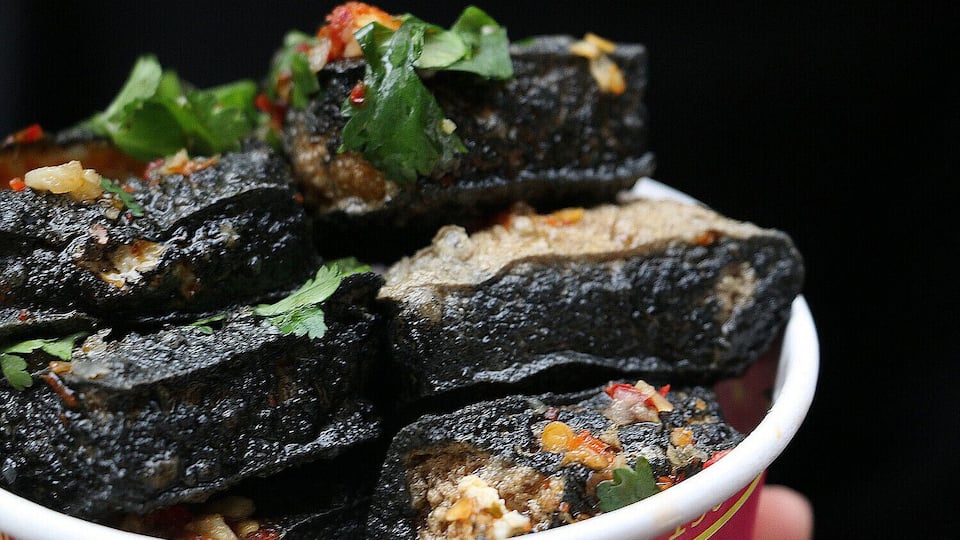 #StinkyTofu,the most famous delicious snack in #Changsha.
#长沙臭豆腐.
https://twitter.com/Beautifulgx