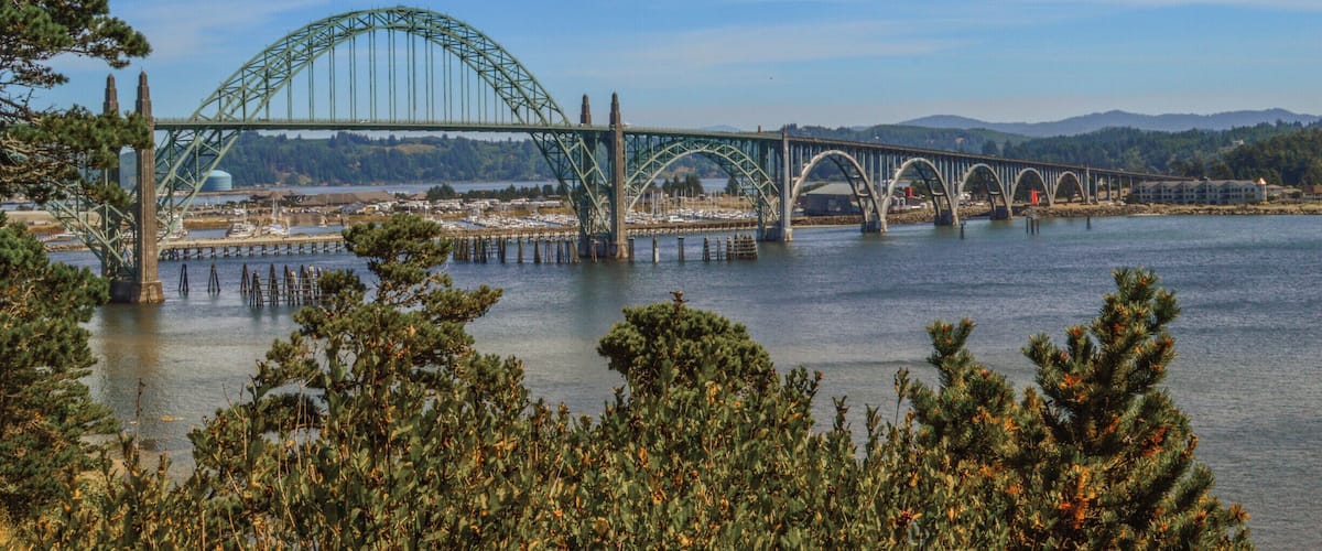 The beautiful Yaquina Bay Bridge on Route 101 on the Oregon coast. #oregon #yaquinabay #bridge