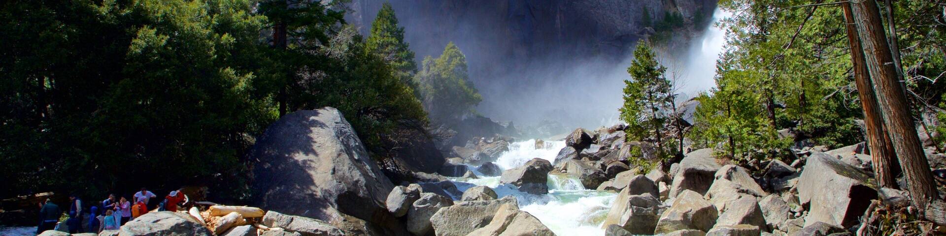 Mariposa showing a river or creek and rapids