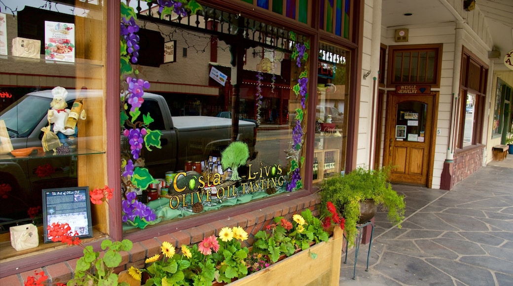 Mariposa caracterizando sinalização e flores