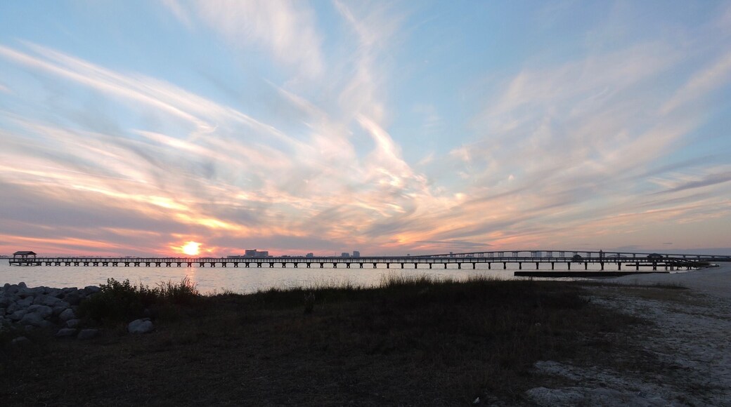 Sunset taken in Ocean Springs, Mississippi.
#LikeALocal
#Golden