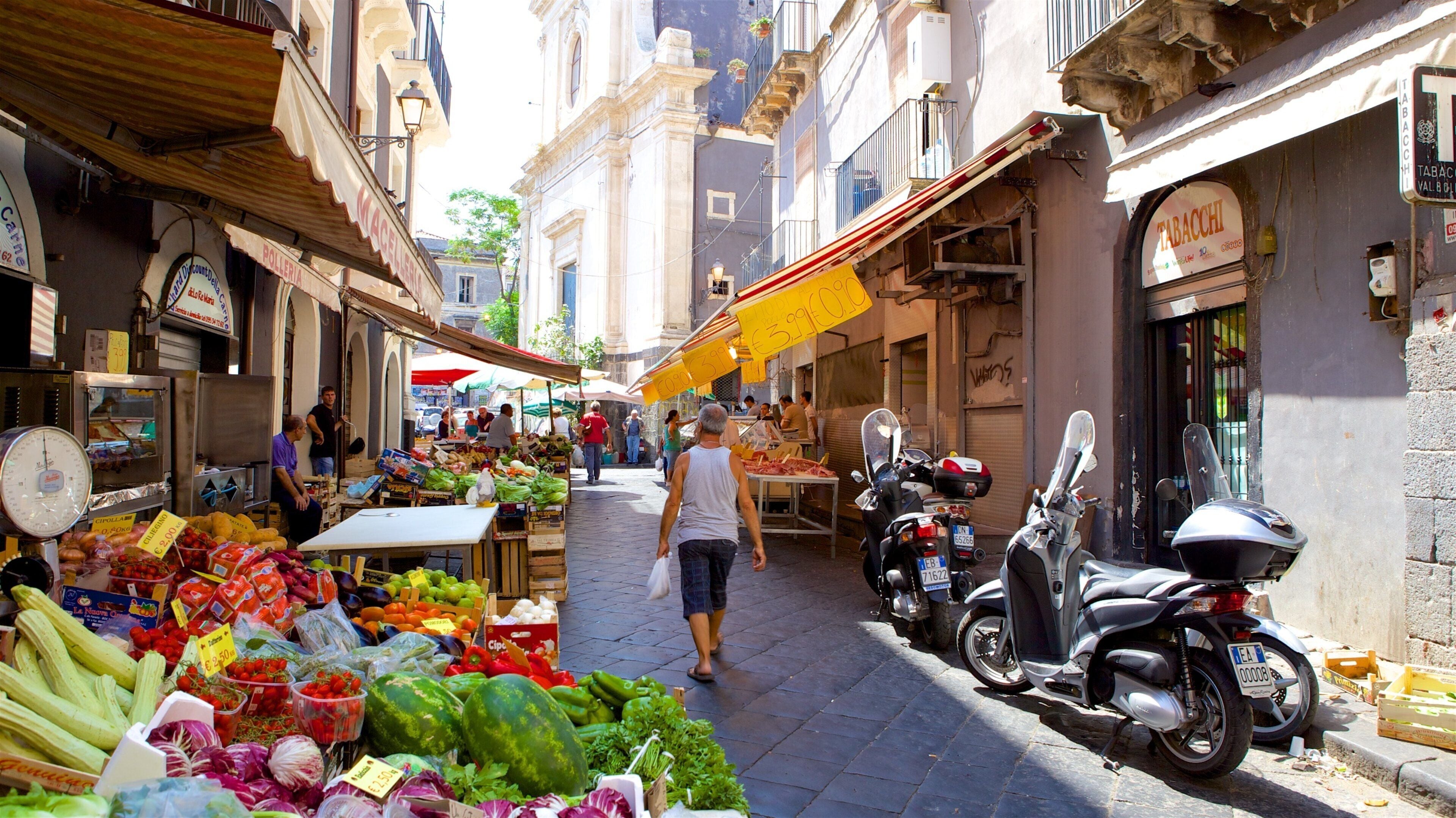 Catania which includes food and street scenes