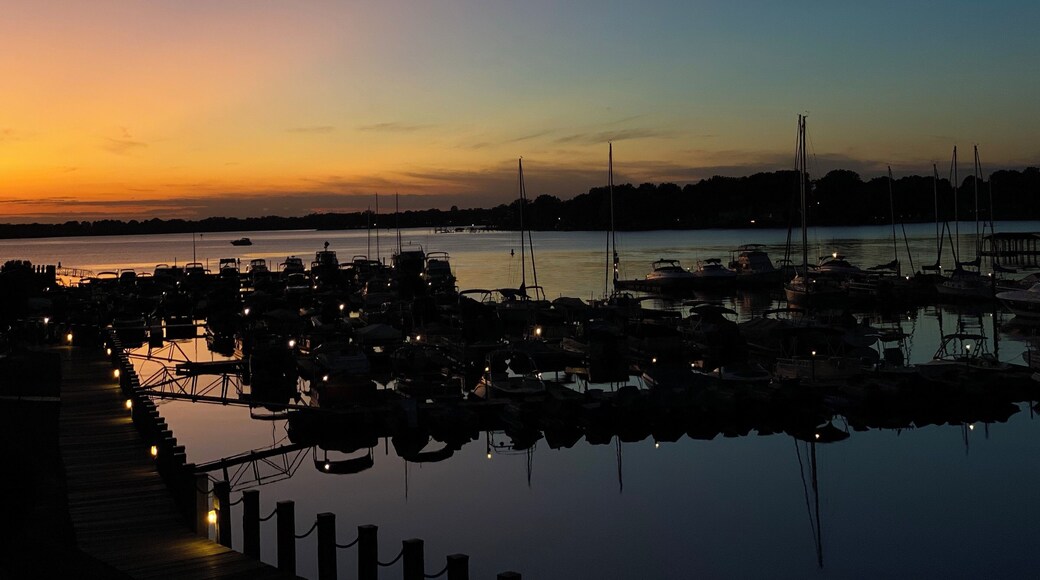 Vineyard Point Yacht and Tennis Club. Cornelius North Carolina.