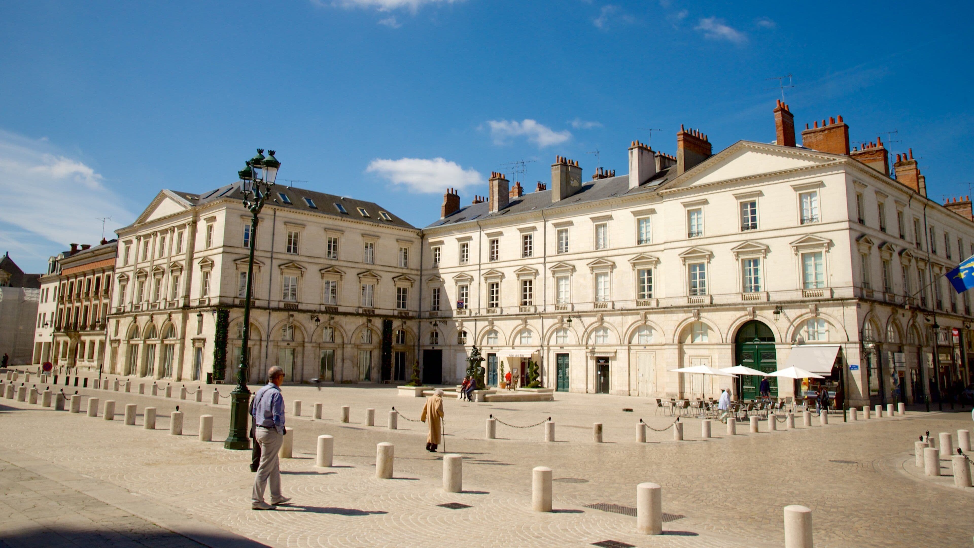 Orleans showing a square or plaza and heritage elements