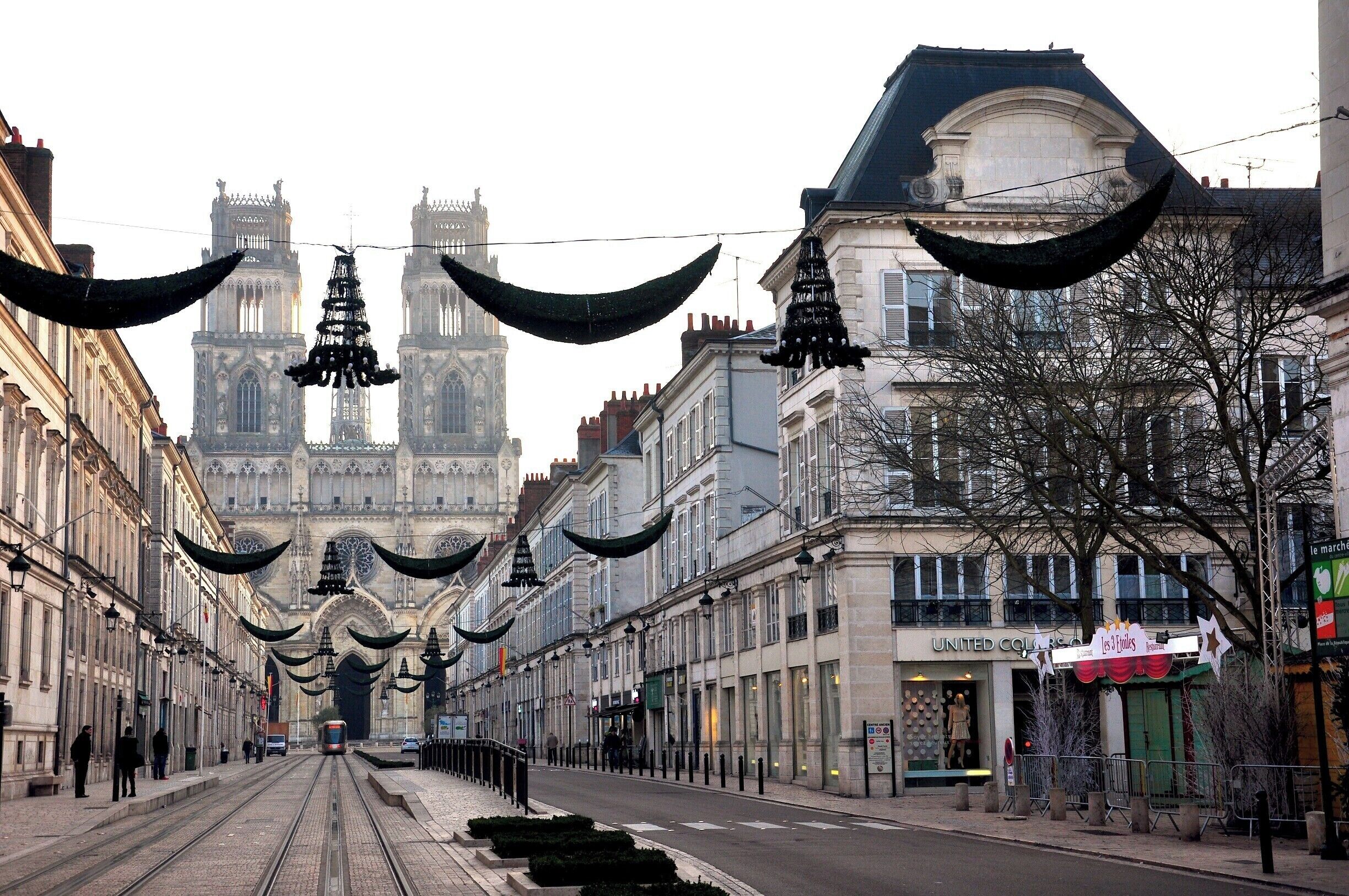 Orléans is a great town to wander around - with an extensive historic centre and some truly grand elements, such as the cathedral with its ornate towers and the Rue Jeanne d'Arc.