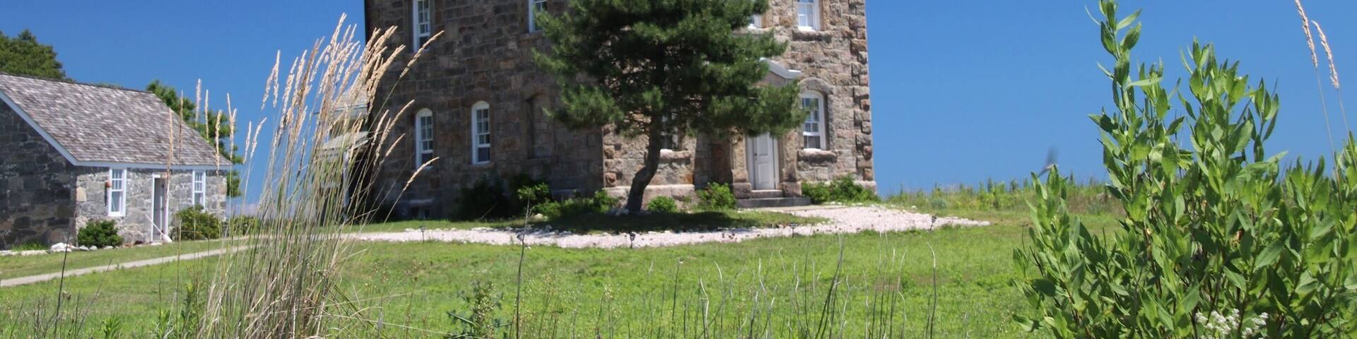 A nice spot for a picnic and a stroll along the beach.