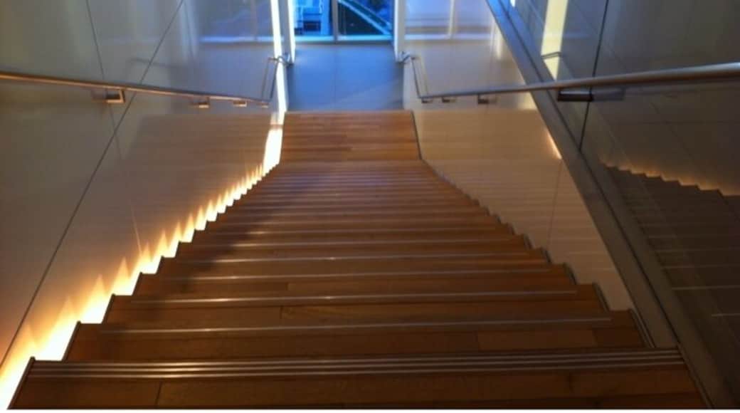 Connecting the 18th and 19th floors at Hyundai Financial.