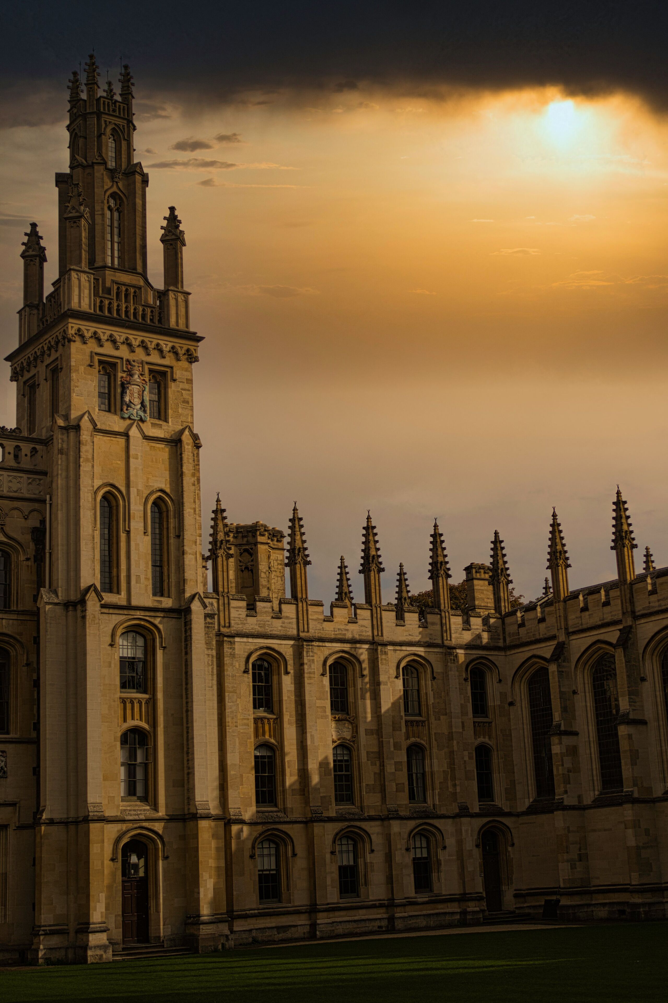 #Oxford looking great this time of year.

#Luminar4 #photography #oxfordshire #travel #travelblogger #explorer #trovember