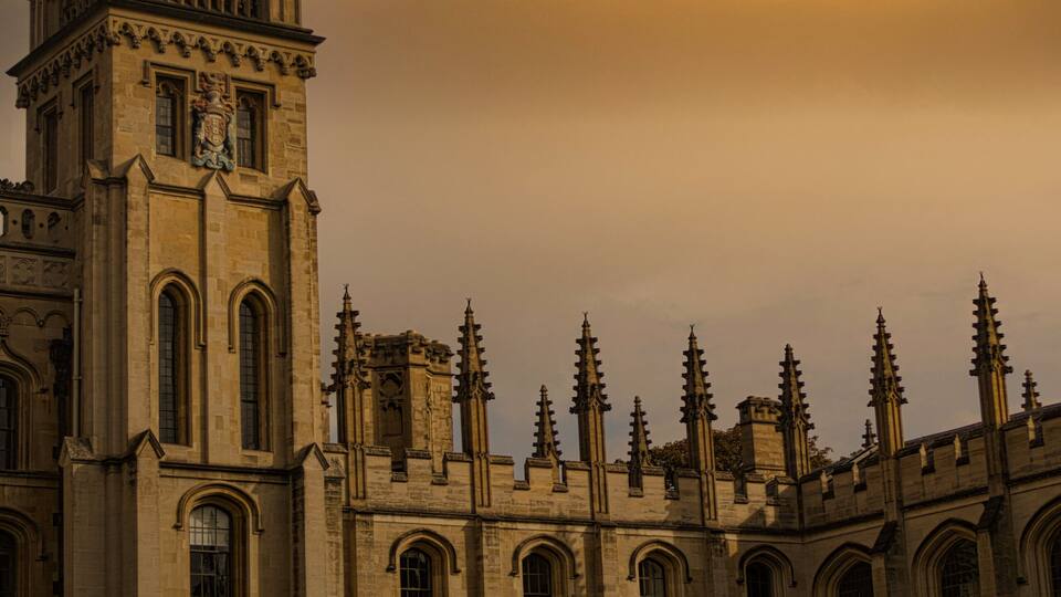 #Oxford looking great this time of year.
#Luminar4 #photography #oxfordshire #travel #travelblogger #explorer #trovember