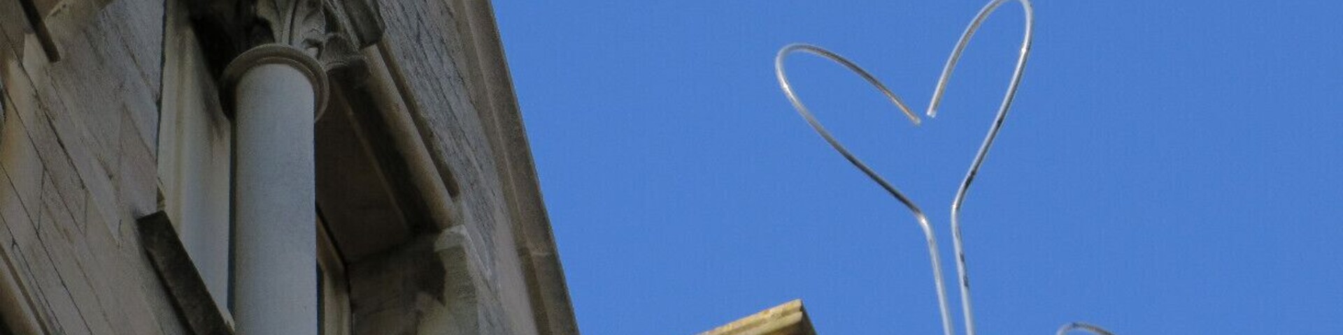 The Oxford love hearts
John Balliol Founder of the Oxford College died in 1268. His heart was removed, embalmed, and kept by his widow Dervorguilla and both were buried at Sweetheart Abbey (which she founded) near Dumfries, in 1290.
Balliol college erected 2 hearts at the top of the tower which intertwine, when viewed from a certain angle.