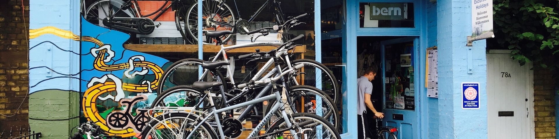 Really friendly shop to rent a road bike and get some advice on routes. David helped me get set up. Call ahead to make sure they have a bike that works for you. From here I did about 50 mile RT to Henley. I posted some related photos from different points along the ride. Have fun!