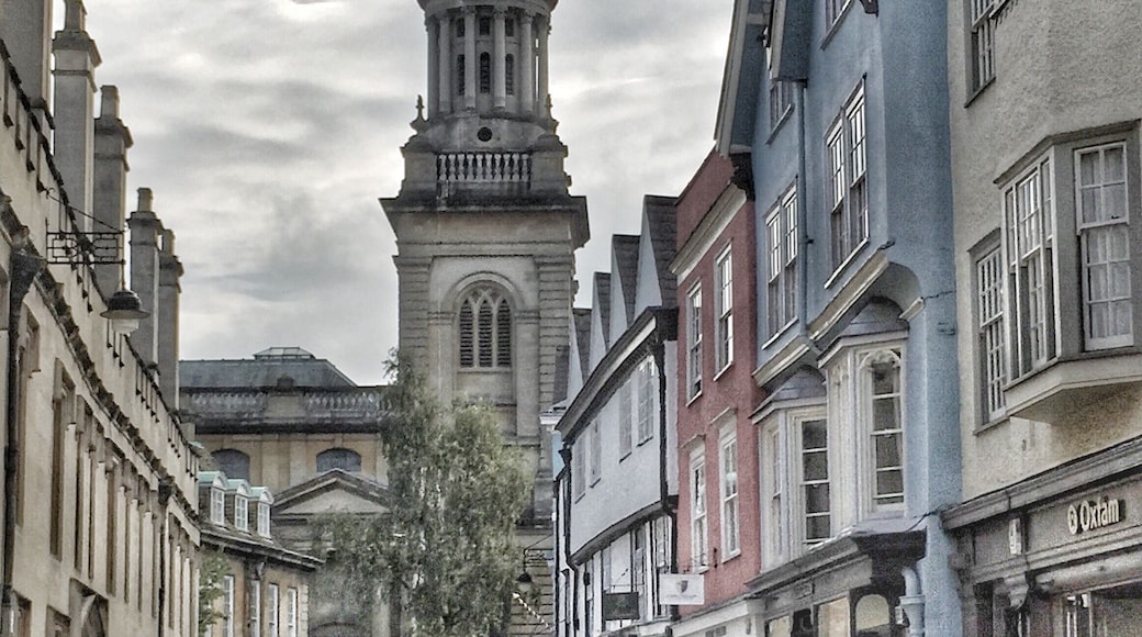 The Oxford city centre skyline. A typical shopping day for us. #oxford